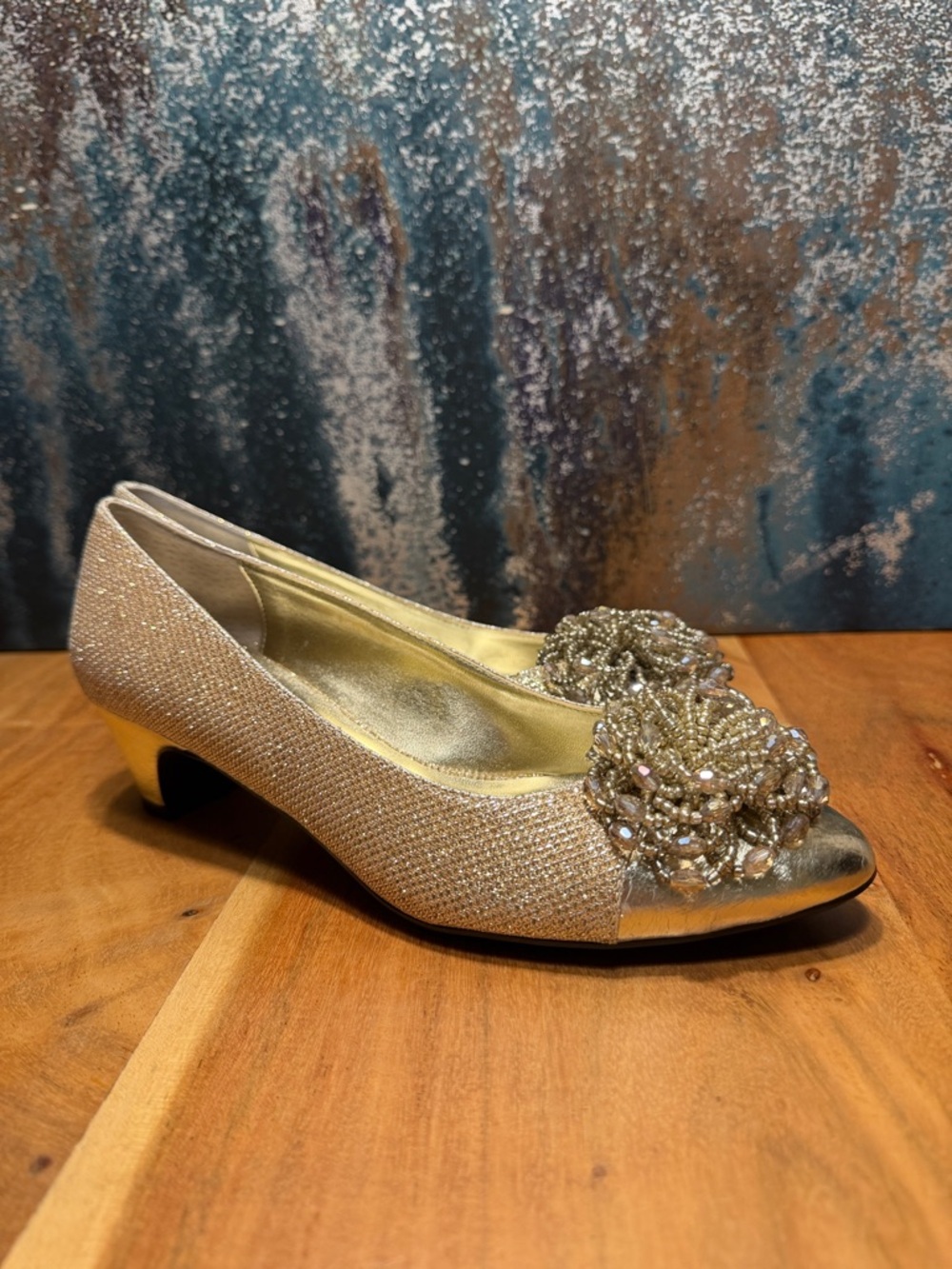 J. Renee Glam Gold Beaded Low Heel Pumps Dressy Size 7.5N (NWOT)‎
